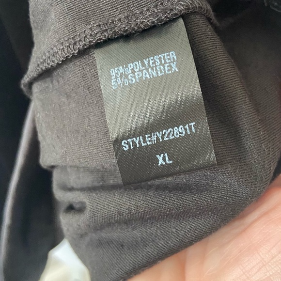 Pomander Place Finley Velvet Flutter Sleeve Top Tuckernuck size XL - Picture 6 of 12